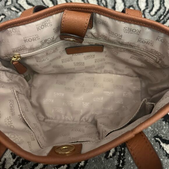 Michael Kors Tan Tote Bag with Gold Logo - Picture 8 of 10